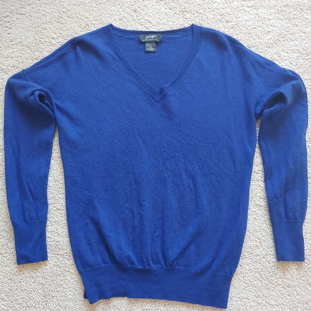 😊 2 / $ 20 Lord & Taylor Light Sweater